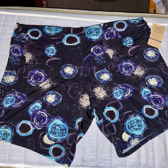 Women's plus size 4x -shorts(⭐️NEW⭐️) &short sleeve top (vguc) - Picture 2 of 8